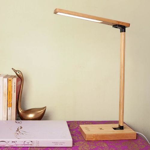 Lámpara de bambú con base de carga
